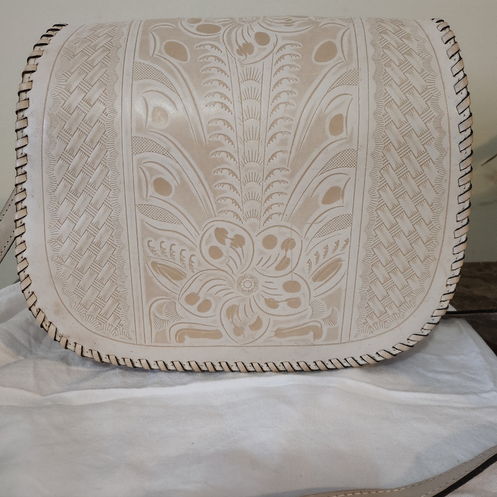 Elegant Patricia Nash Cream Embossed Leather Crossbody Bag NWOT - Picture 7 of 13